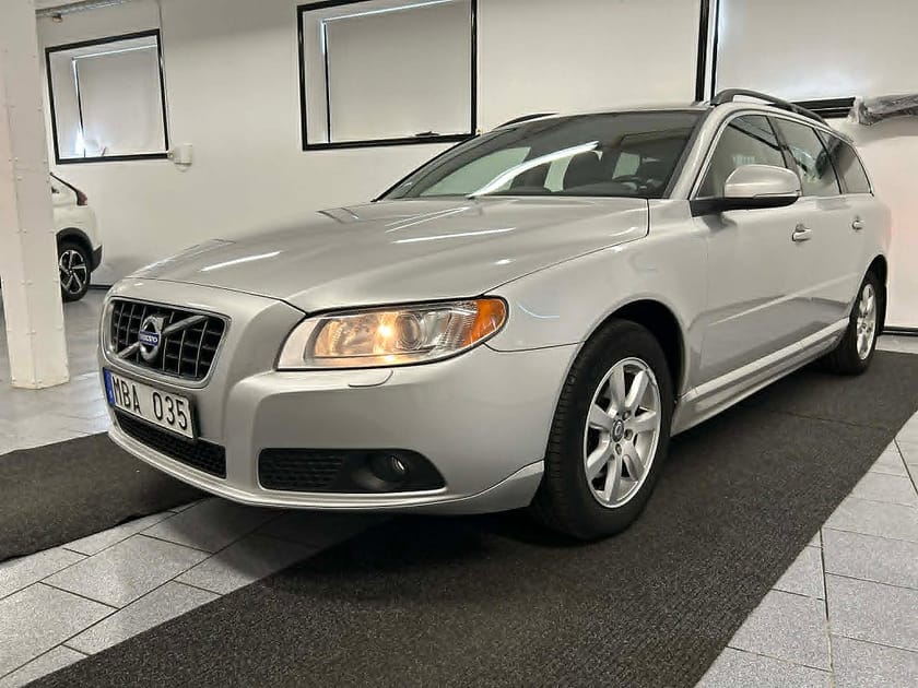 Bild 1 av Volvo V70 D3 163 hk Momentum Euro 5 Drag Välservad