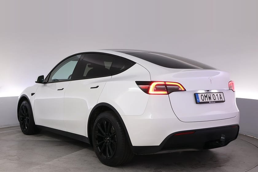 Bild 4 av Tesla Model Y Standard Range RWD Autopilot Panorama Drag