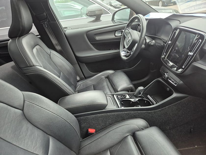 Bild 5 av Volvo XC40 D4 AWD 190HK 4x4 R-Design Panorama Läder