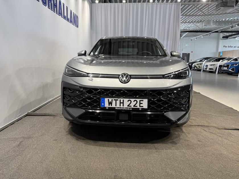 Bild 3 av Volkswagen T-Roc R-LINE eTSI 150HK / DRAG / BACKKAMERA