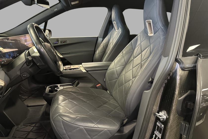 Bilde 2 av BMW iX xDrive40 40 Fully Charged, Sport, Laser, H/K, Multi, HUD, 22''