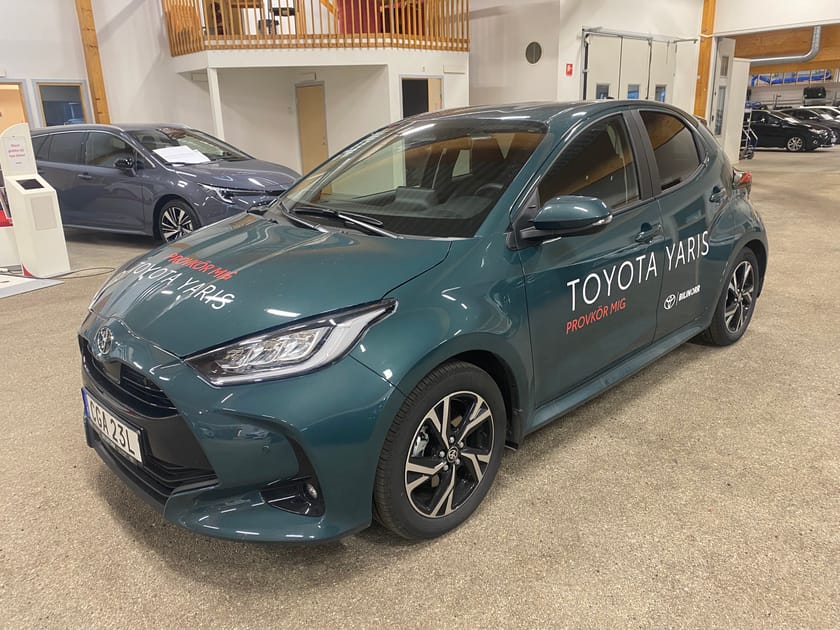 Bild 1 av Toyota Yaris Hybrid 115 1,5 Active Plus Säkerhetspaket | Vinterhjul