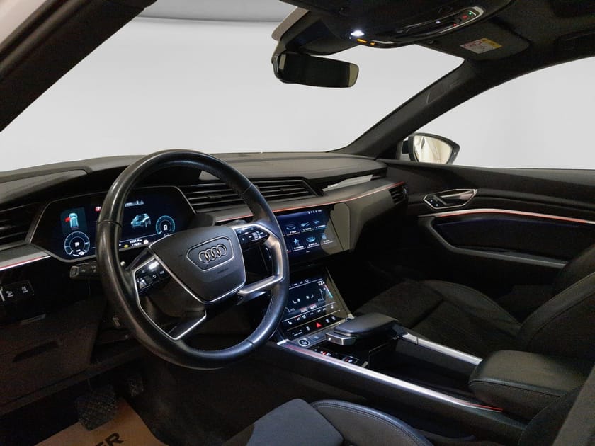 Bild 4 av Audi Q8 55 e-tron quattro / 20TUM / Drag / Matrix / Svart