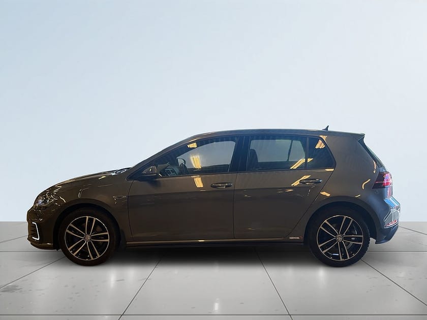 Bild 4 av Volkswagen Golf GTE 1.4 TSI 50-64km Range/P-Sens/S&V-Hjul/Carplay & AA