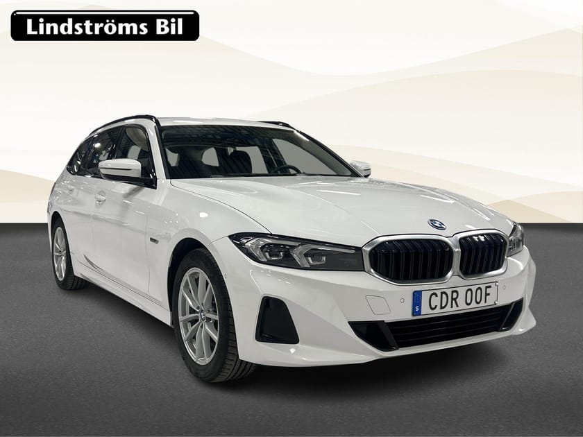 Bild 3 av BMW 330e Touring Plug-in Hybrid Sommar/Vinterhjul