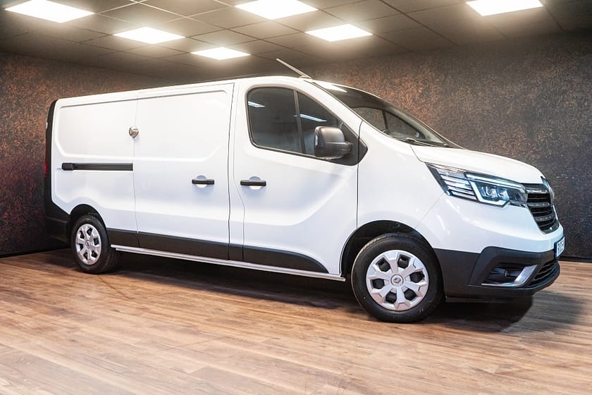 Bild 2 av Renault Trafic Skåpbil 3.0t 2.0 dCi 130 | MOMS | Lång | Värmare | 1811 kr/mån