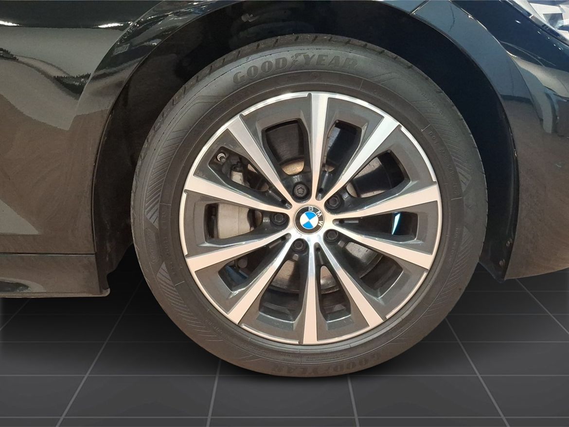 BMW BMW 330e xDrive Touring — bild 9
