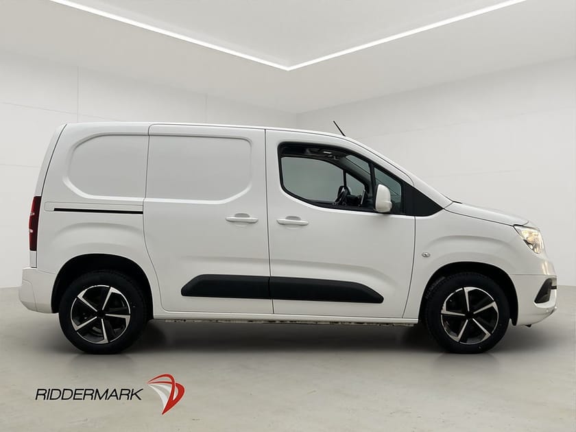 Bild 2 av Opel Combo Cargo IP Ny-Kamrem Värmare V-inredd B-Kamera CARPLAY Moms