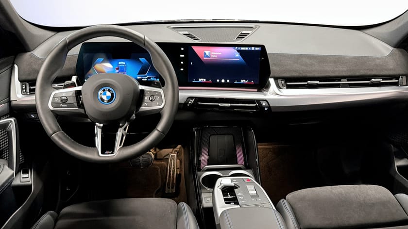 Bild 4 av BMW X1 xDrive25e FRIA VINTERHJUL M-Sport Drag Rattvärme Comfort acc
