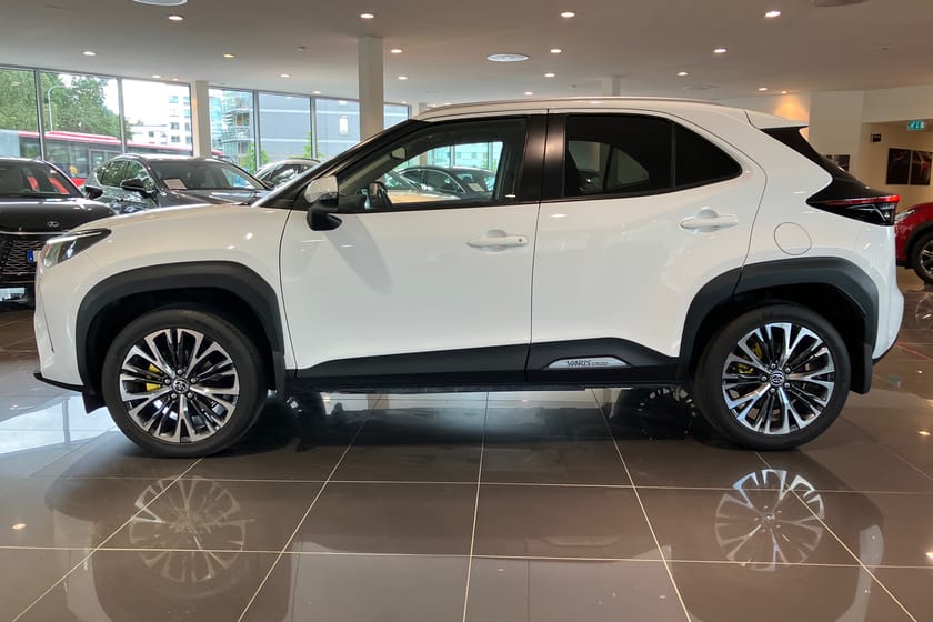 Bild 2 av Toyota Yaris Cross Hybrid 1,5 STYLE CARPLAY BSM KEYLESS