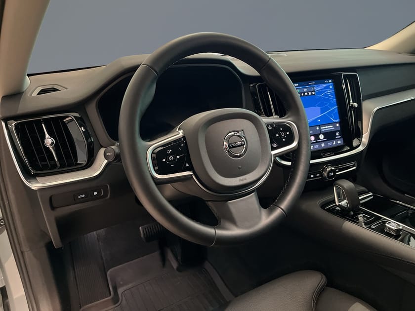 Bild 5 av Volvo V60 T6 AWD Plus Dark Nordic Edition//360-kamera//Drag//