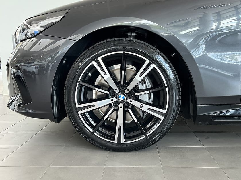 Bild 4 av BMW i5 xDrive40 Touring M Sport H/K Dragkrok Rattvärme