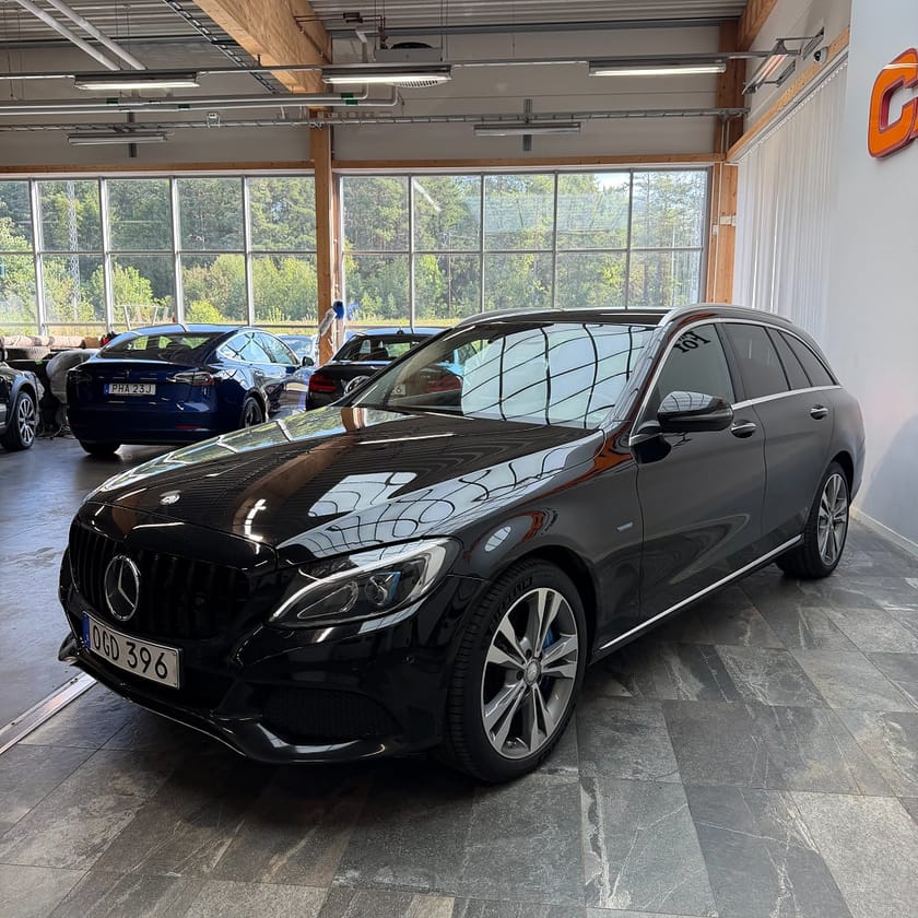 Bild 5 av Mercedes-Benz C 350 T e *HÖSTREA*350 Aut Burmester Luftfjädring Drag ACC