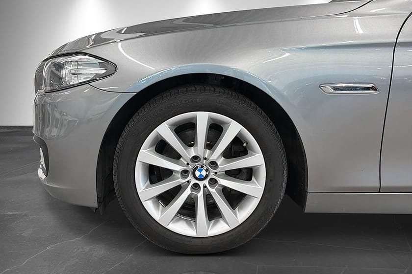 Bild 2 av BMW 520d xDrive Touring 190hk AWD Steptronic M-ratt Dragkrok Skinn PDC Nyservad