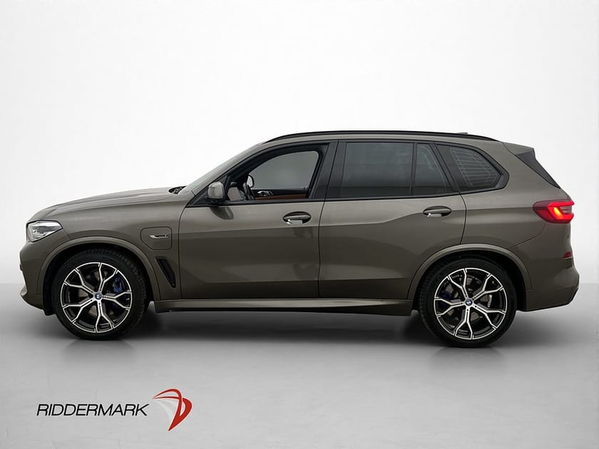 Bild 4 av BMW X5 xDrive45e iPerformance M Sport Luft Drag Pano 360° HUD Skinn