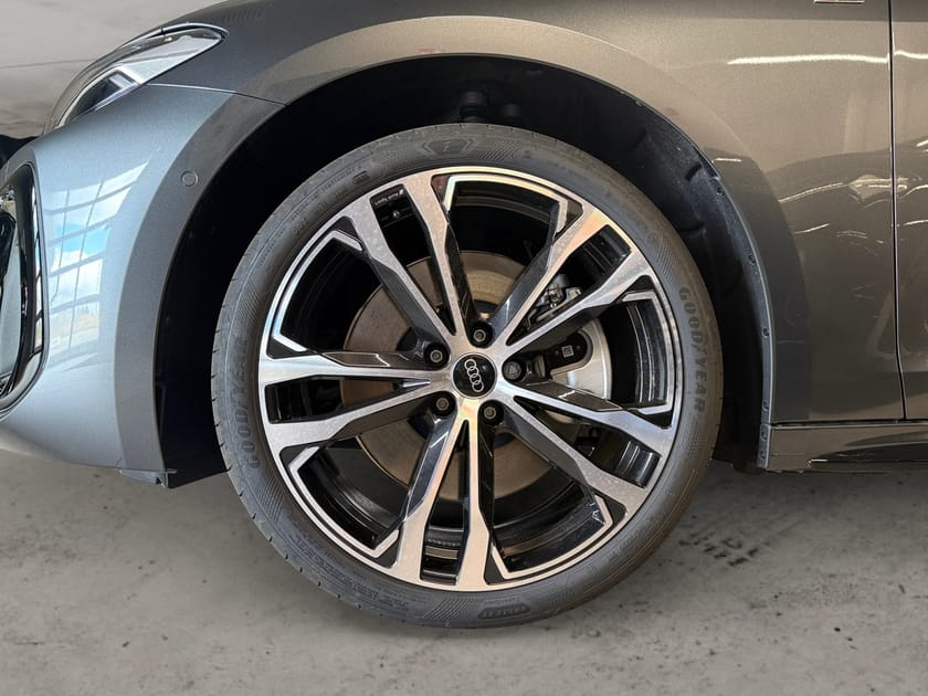 Bild 4 av Audi A5 Sedan e-hybrid quattro 220 KW S-line Evolution