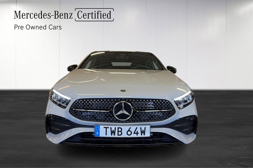 Bild 2 av Mercedes-Benz A 250 e Moms/AMG Night/Panoramatak/Panelbelysning