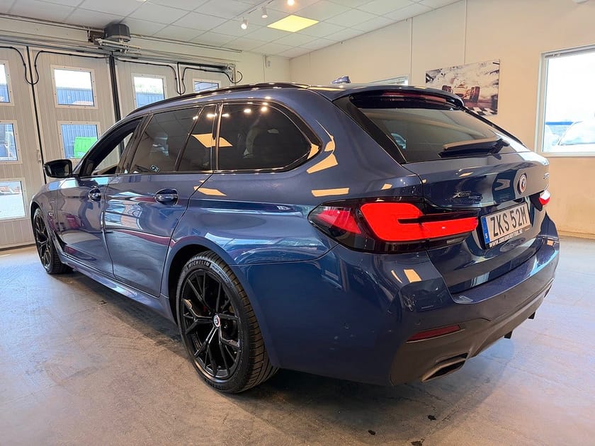 Bild 3 av BMW 530e xDrive Touring M Sport Laser HUD H/K Pano Drag Gps UNIK