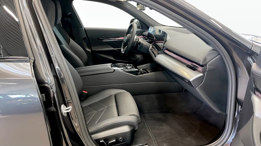 Bild 3 av BMW 530e xDrive Touring M-Sport 20"Dragkrok Rattvärme