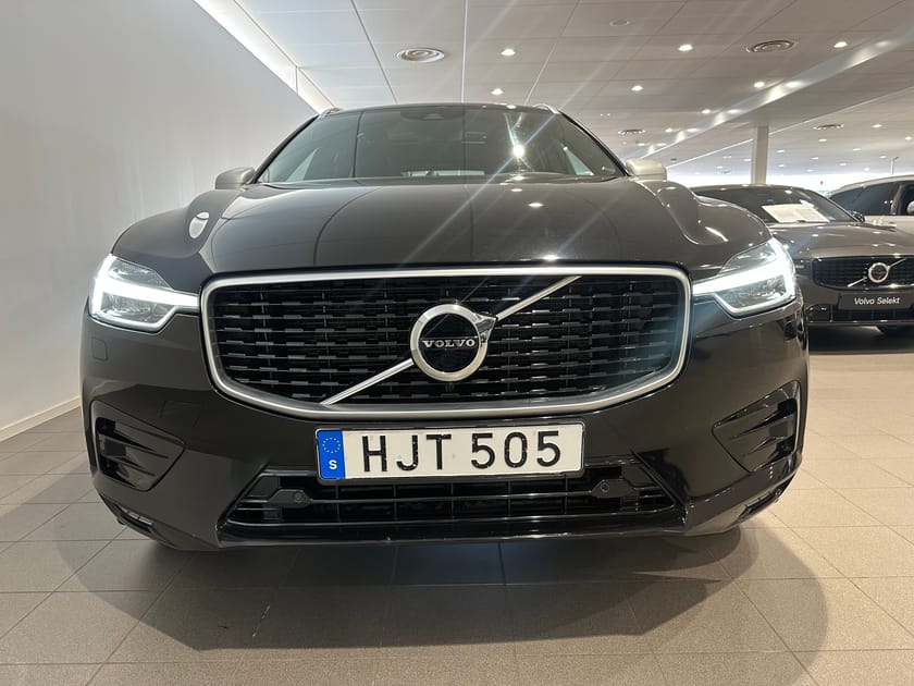 Bild 2 av Volvo XC60 T5 II AWD R-Design / Navigation / Backkamera / Dragkork /