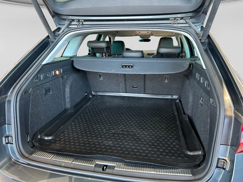 Bild 4 av Škoda Superb Kombi 2.0 TDI 4x4 SCR DSG  190hk/Businessline, Style