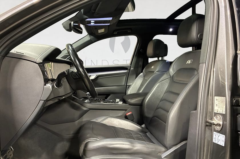 Bild 3 av Volkswagen Touareg 4.0 V8 TDI 421 HK AUT 4M R-LINE PANO D-VÄRM DRAG HUD
