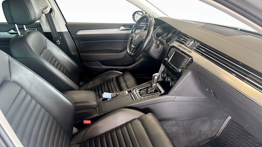 Bild 3 av Volkswagen Passat Sportscombi 2.0 TDI 4Motion DSG | 240hk | VÄRMARE |