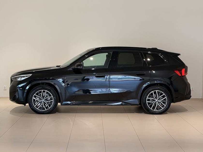 Bild 2 av BMW iX1 xDrive30 xDrive 30, M-Sport, Drag, Värmare, Adpt fart, Rattvärme