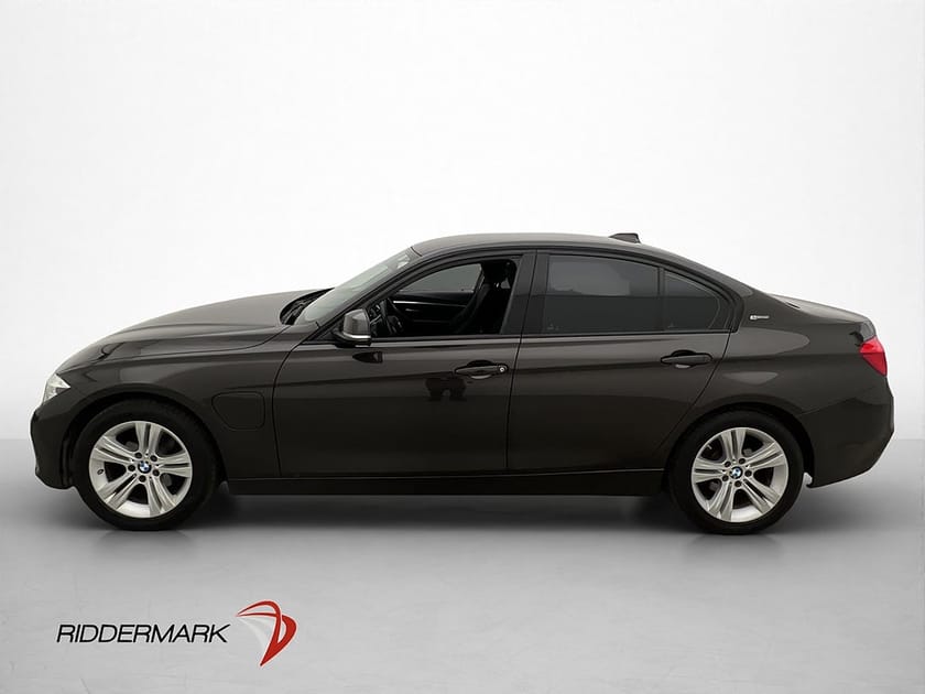 Bild 4 av BMW 330e Sedan 252hk Laddhybrid Sportline Nyservad Svensksåld