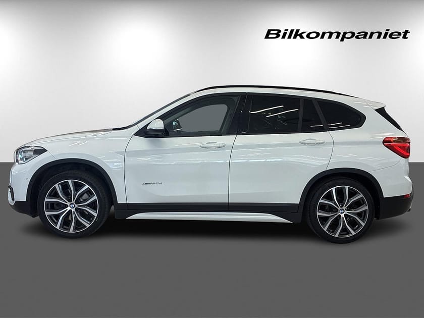 Bild 4 av BMW X1 xDrive20d Model Sport H&K HUD Drag Panorama
