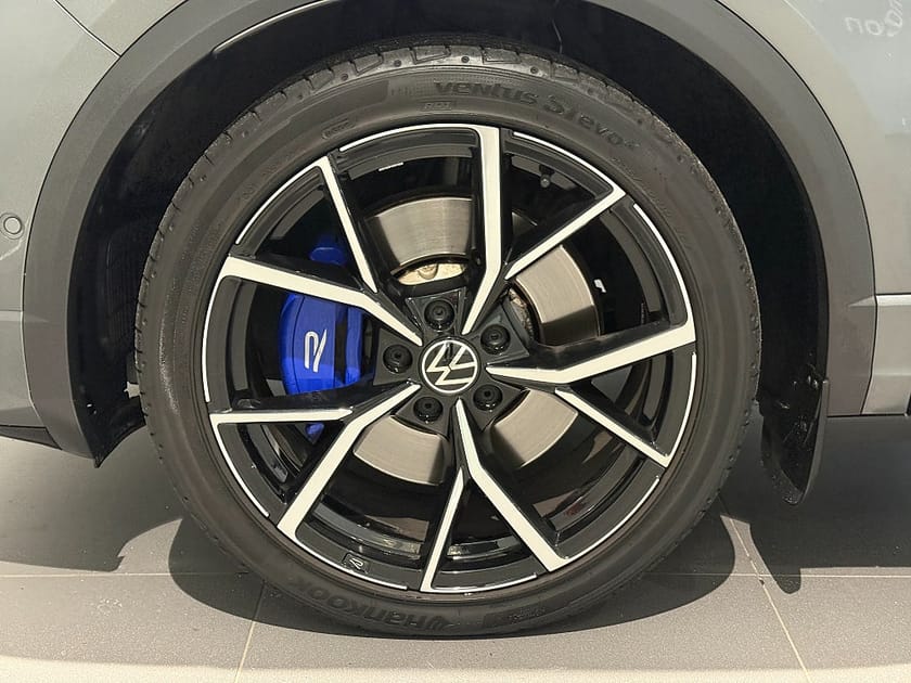 Bild 5 av Volkswagen T-Roc R 2.0 TSI 4Motion Drag 19"