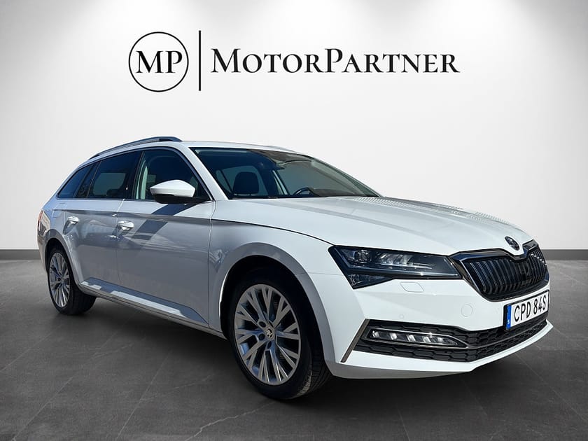 Bild 1 av Škoda Superb iV Kombi Skoda 1.4 TSI Business Style Cockpit Skinn Värmare Moms