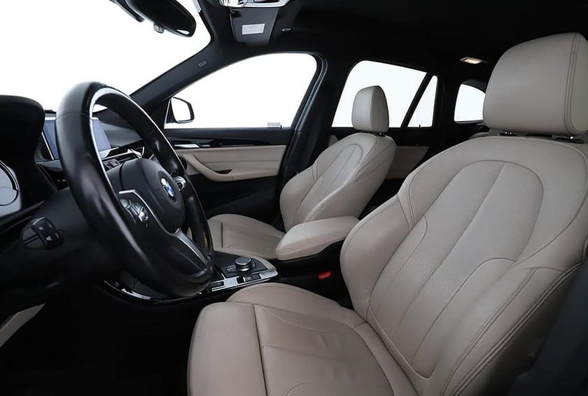 Bild 4 av BMW X1 xDrive25i M Sport / Panorama / Drag / Läder / Head Up