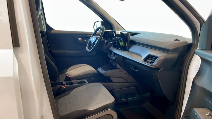 Bild 3 av Ford E-Transit Courier Limited 136hk DEMO