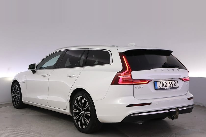 Bild 4 av Volvo V60 Recharge T6 AWD Core Bright Drag Kamera BLIS Navi