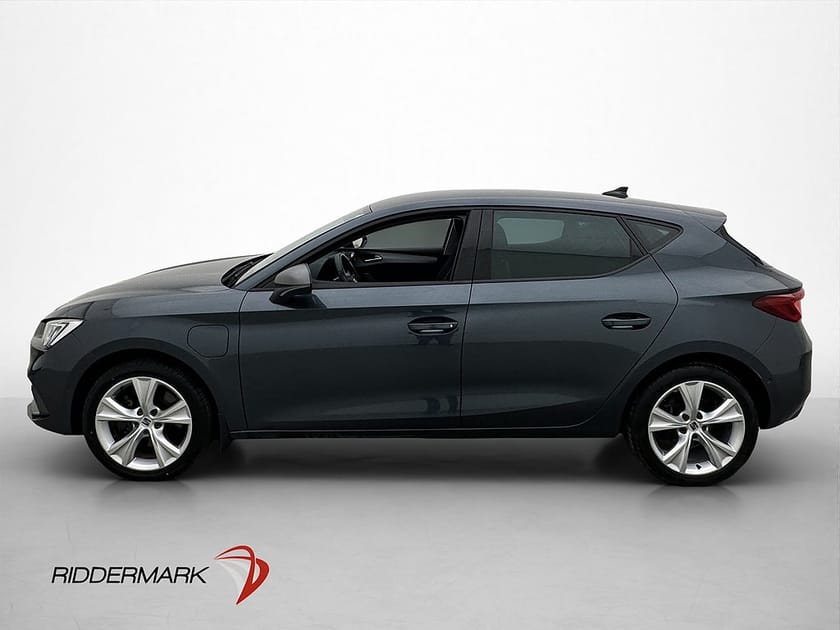 Bild 4 av SEAT León e-Hybrid 204hk FR Cockpit B-Kamera Nyservad