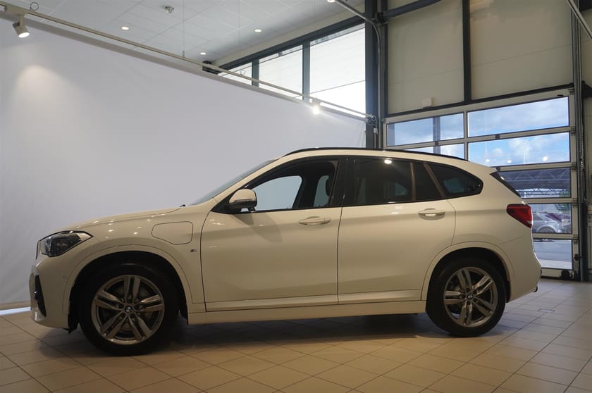 Bild 3 av BMW X1 xDrive25e M Sport Navi Head-Up Keyless Drag