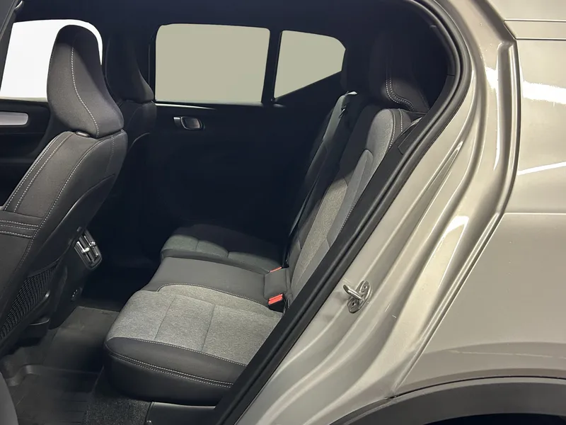 Bild 11 av 14 – Volvo XC40 B3 FWD Bensin Plus Dark