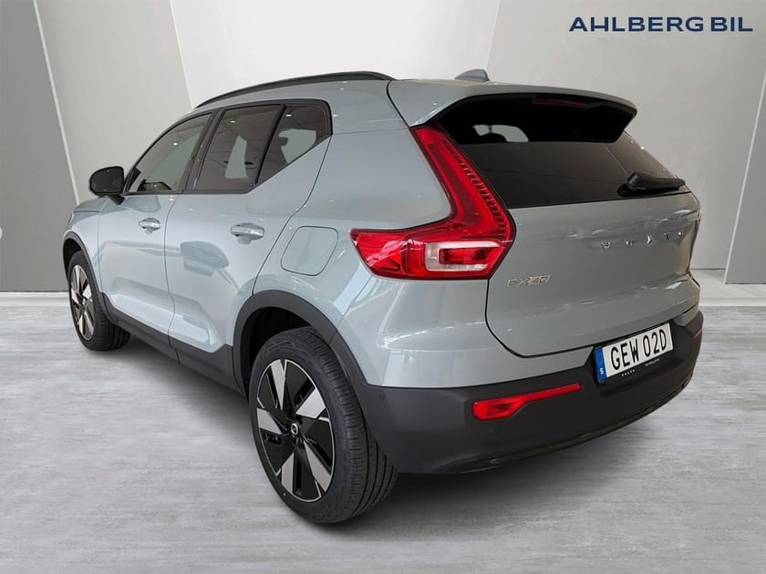 Bild 3 av Volvo EX40 Single Motor Extended Range 🔵 R Core SE, Dragkrok Halvautomatisk, Parkeringskamera 360, Baklucka Elmanövrerad, Google Maps