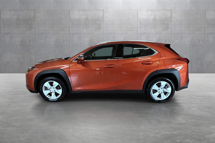 Bilde 2 av Lexus UX 300e Premium Tech 448km WLTP skinnseter ++