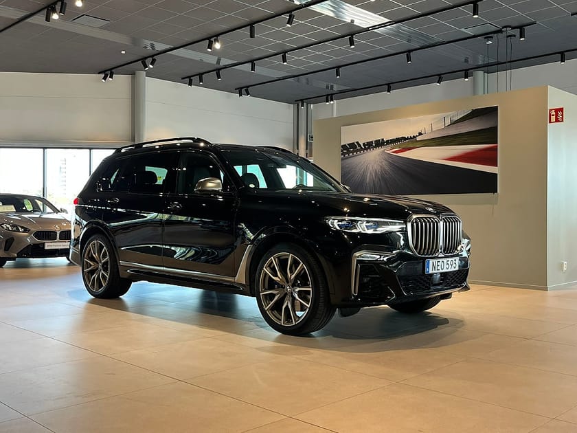 Bild 3 av BMW X7 M50d M Sport D/A Pro B&W Massage Pano Sky-Lounge Drag