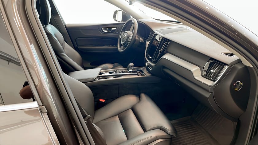 Bild 3 av Volvo XC60 Recharge T6  Core Edition Drag El Stol H/K