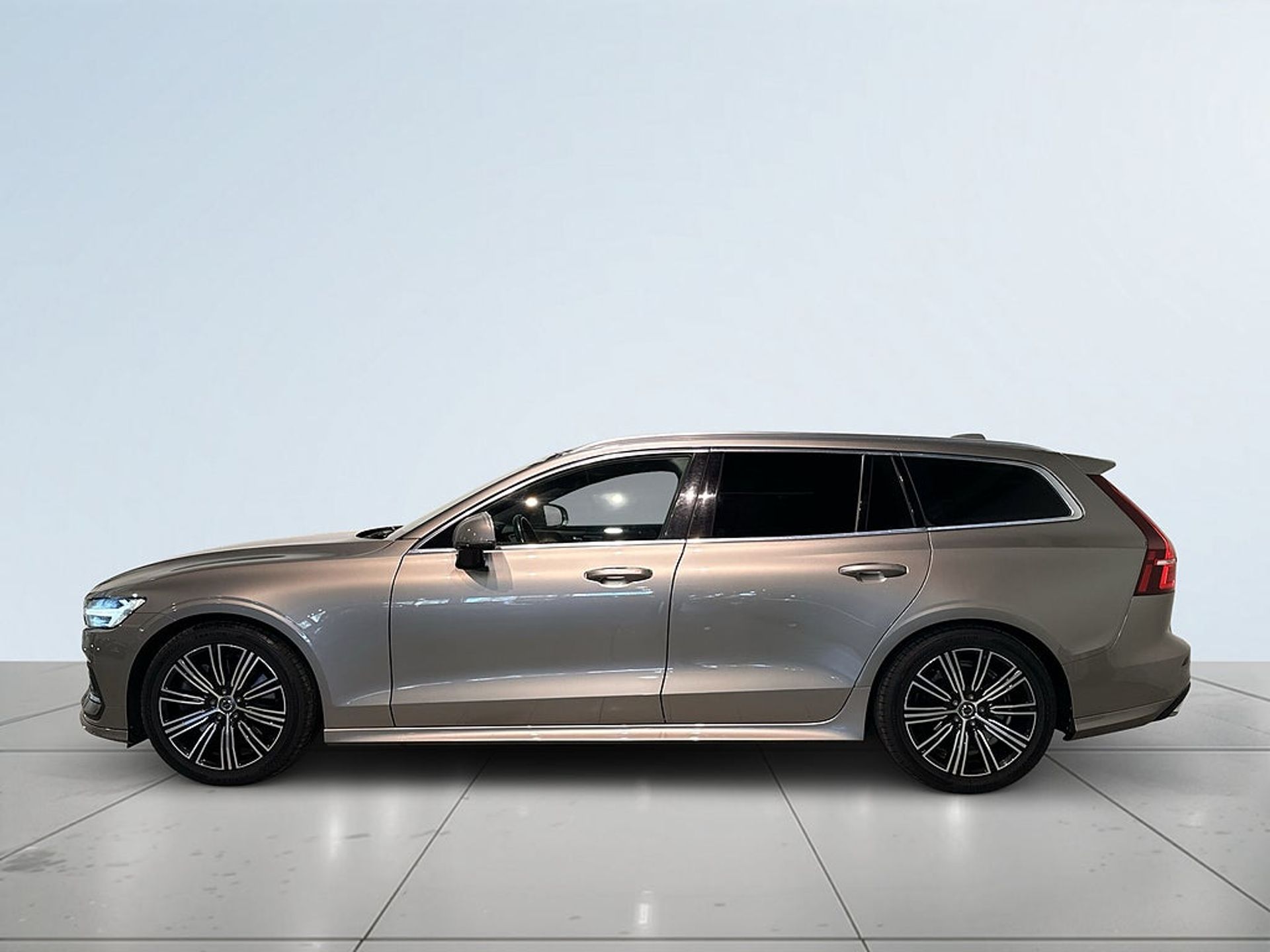 Volvo V60 2019, kuva 4/10