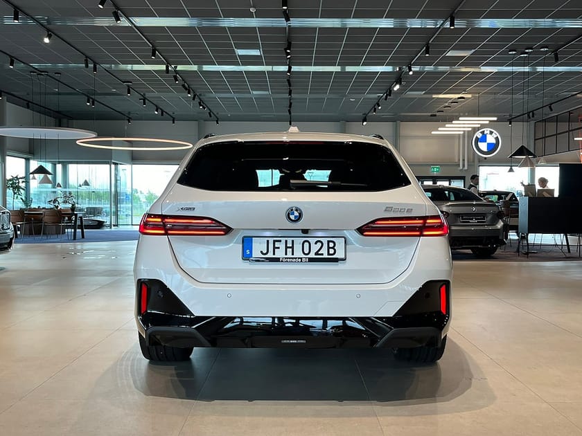 Bild 5 av BMW 530e xDrive Touring M Sport Pro Pano B&W DA Pro Drag