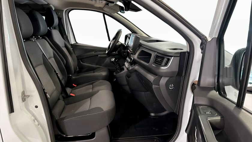Bild 3 av Renault Trafic Grand Kombi Passenger L2 2.0 Blue dCi 110 Manuell, 110hk, 9-SITS