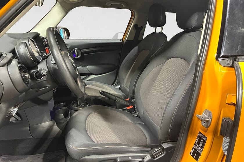 Bild 3 av MINI One 1.2 102 HK PEPPER BLUETOOTH 10700MIL 0.42L/MIL 382KR/ÅR
