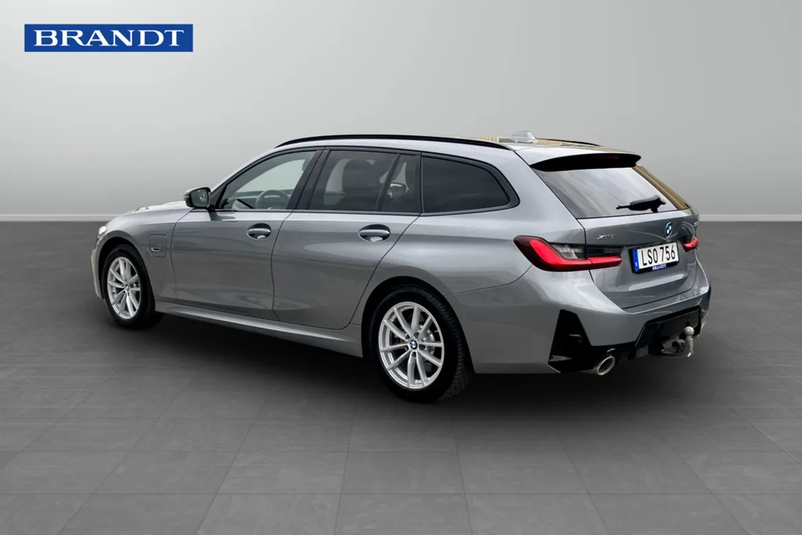 BMW 330e xDrive Touring