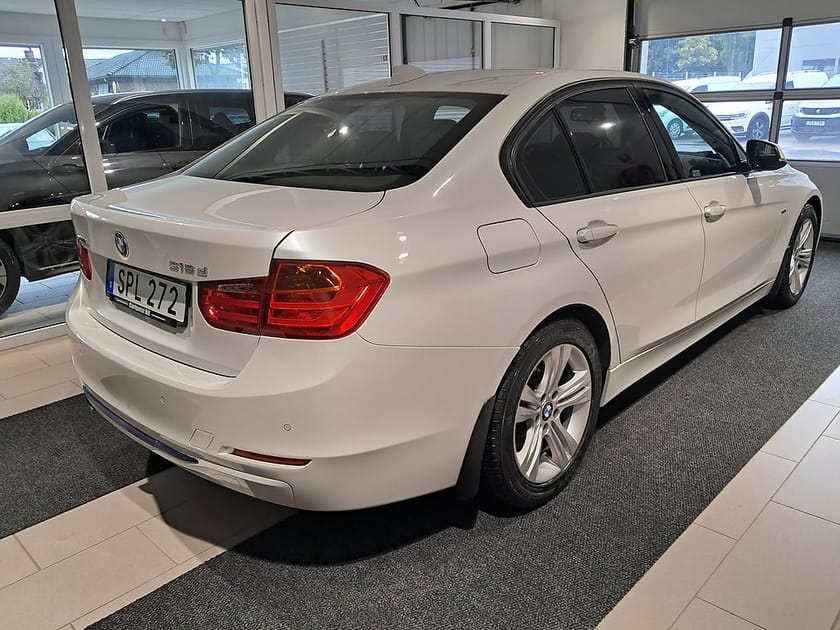 Bild 3 av BMW 318d xDrive Sedan 143Hk 4x4 Sportline