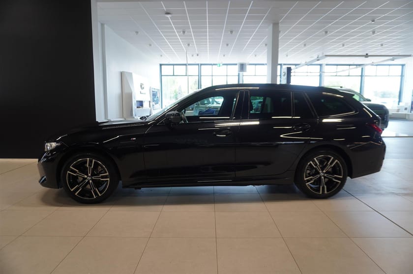 Bild 3 av BMW 330e xDrive Touring Laddhybrid M-Sport Active Edition Aktiv Fart Drag Backkamera HiFi