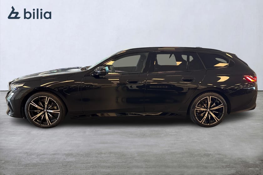 Bild 3 av BMW 530e xDrive Touring M Sport / B&W / 360 / Drag / Adaptiv / Rattvärme